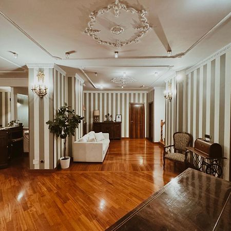 Residenza Tritone Luxury Guest House Trevi Fountain ローマ エクステリア 写真