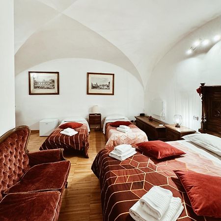 Residenza Tritone Luxury Guest House Trevi Fountain ローマ エクステリア 写真