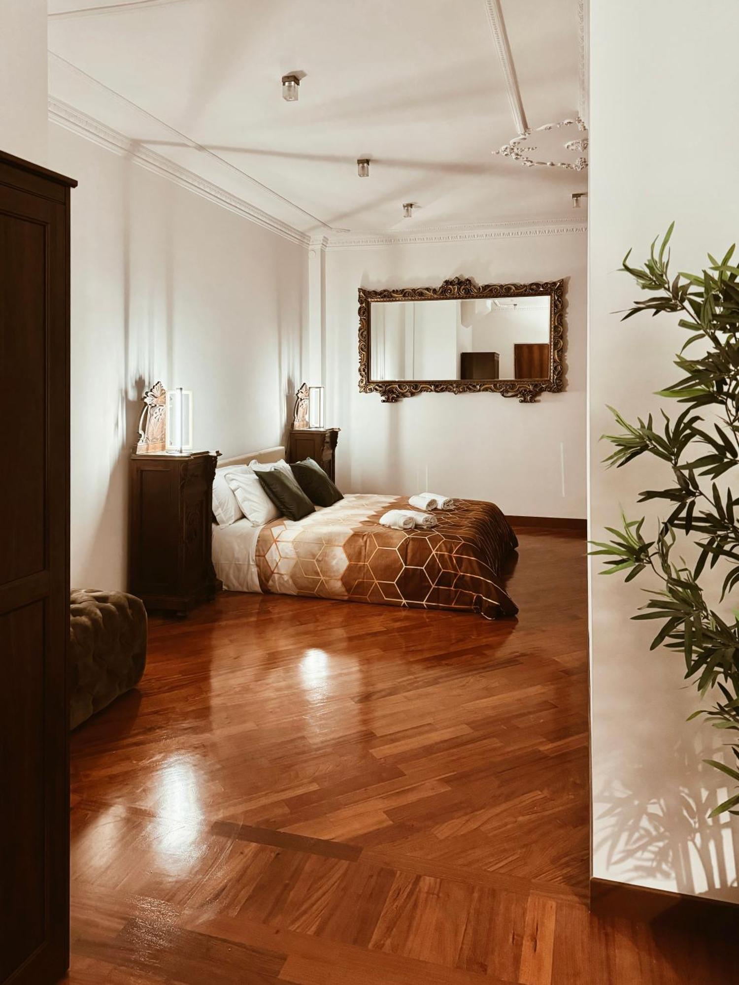 Residenza Tritone Luxury Guest House Trevi Fountain ローマ エクステリア 写真
