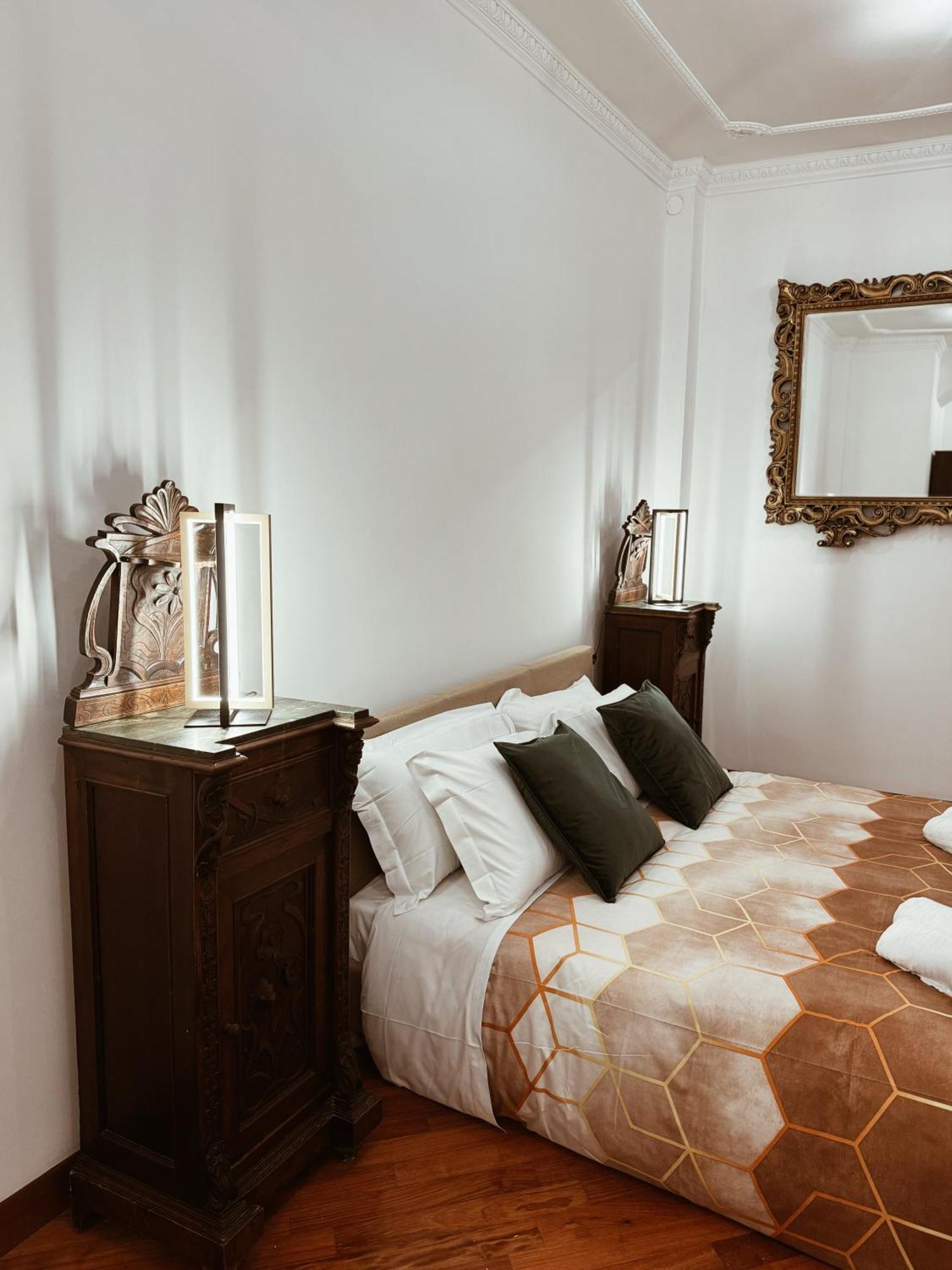 Residenza Tritone Luxury Guest House Trevi Fountain ローマ エクステリア 写真