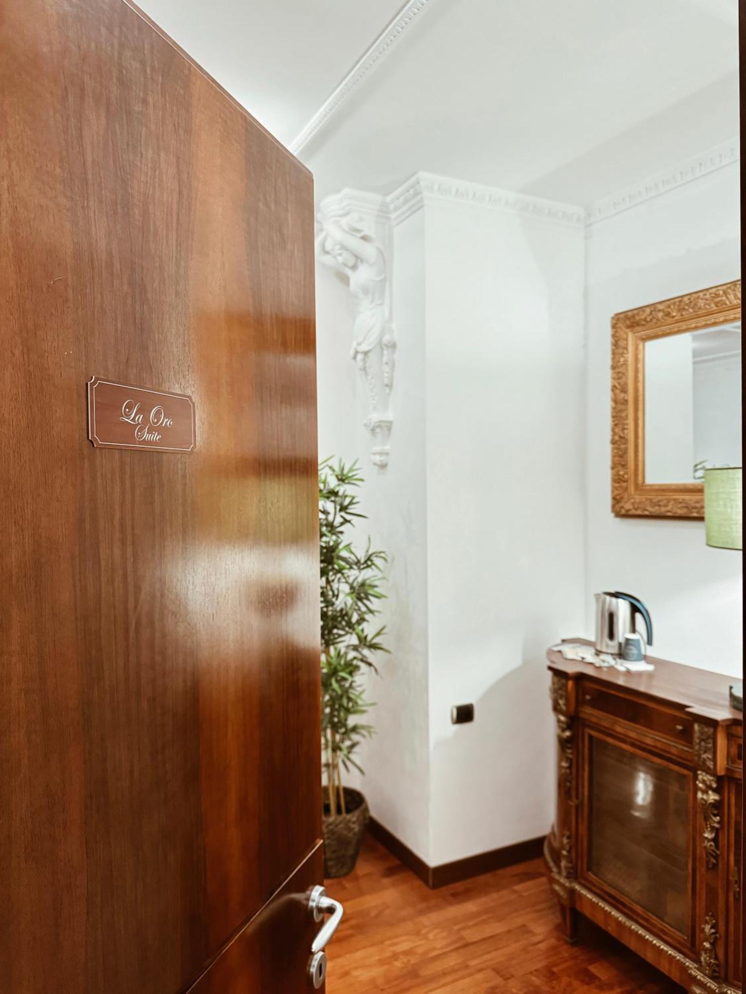 Residenza Tritone Luxury Guest House Trevi Fountain ローマ エクステリア 写真