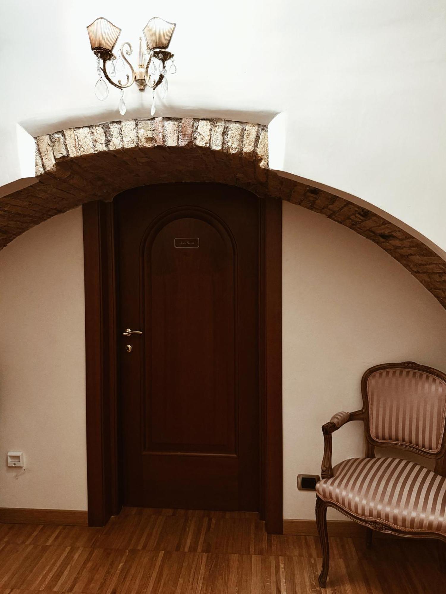 Residenza Tritone Luxury Guest House Trevi Fountain ローマ エクステリア 写真
