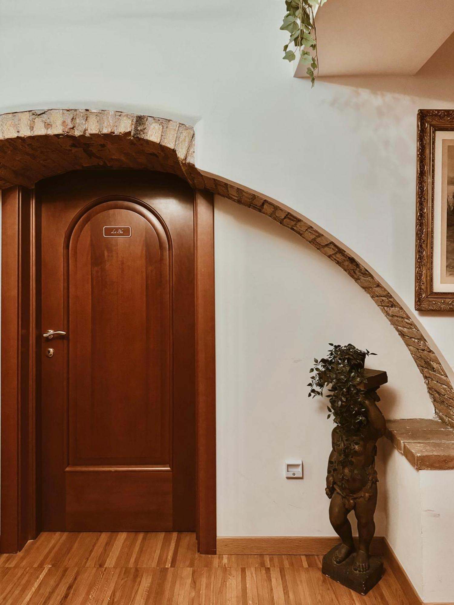Residenza Tritone Luxury Guest House Trevi Fountain ローマ エクステリア 写真