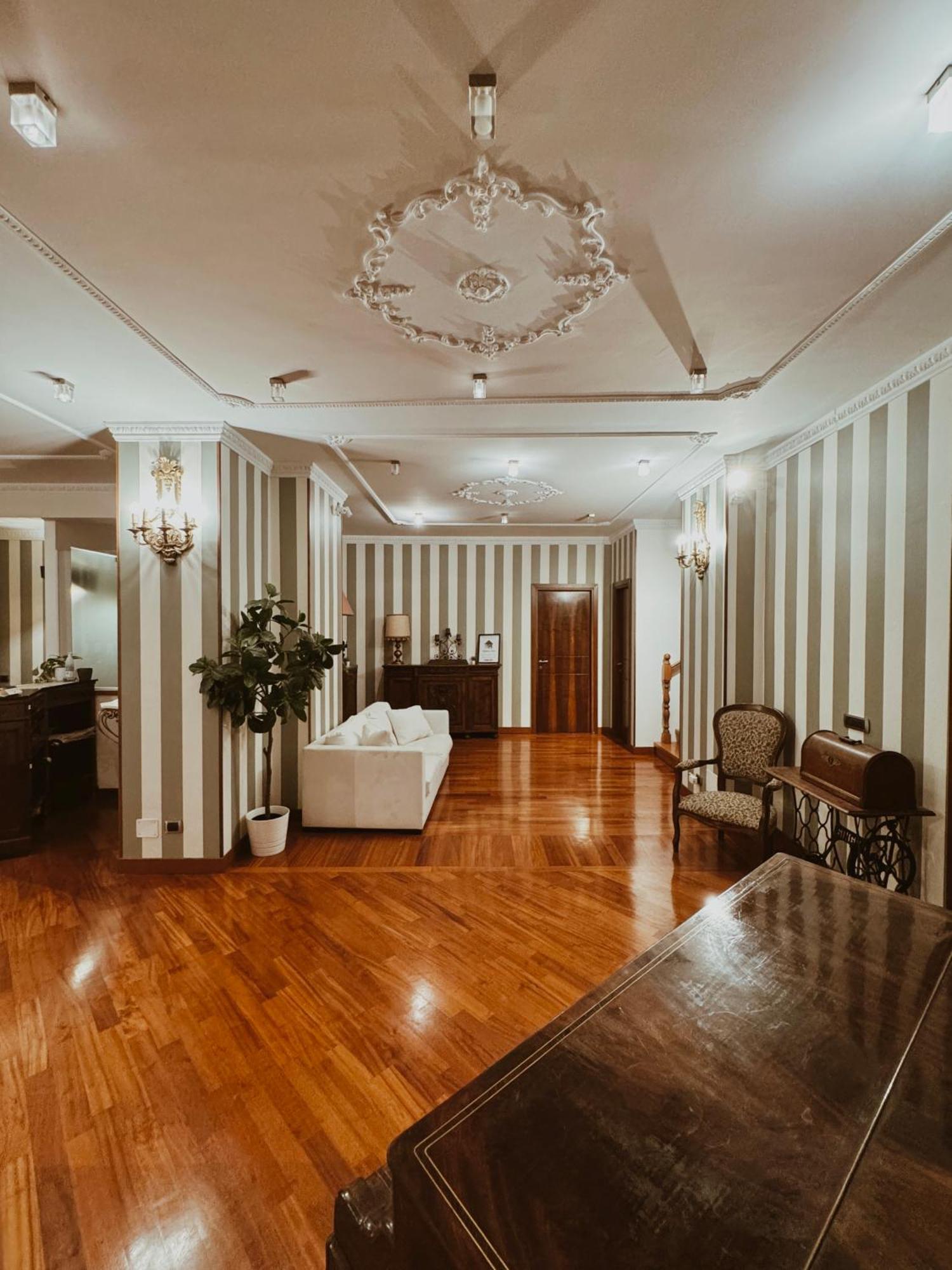 Residenza Tritone Luxury Guest House Trevi Fountain ローマ エクステリア 写真