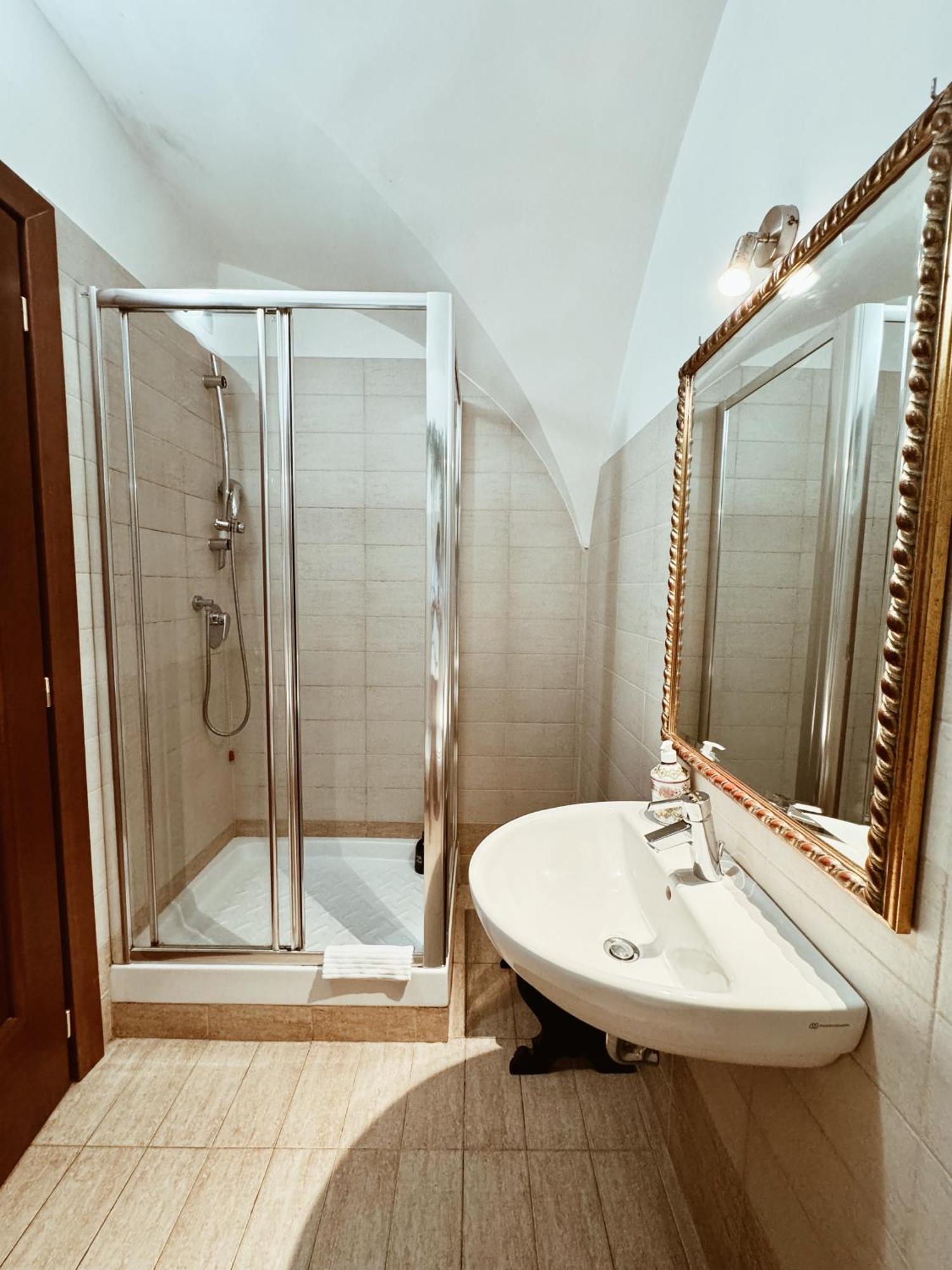 Residenza Tritone Luxury Guest House Trevi Fountain ローマ エクステリア 写真