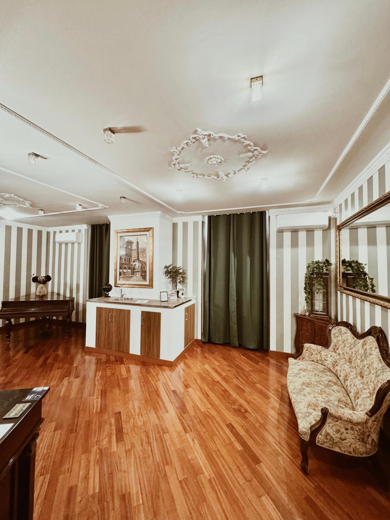 Residenza Tritone Luxury Guest House Trevi Fountain ローマ エクステリア 写真