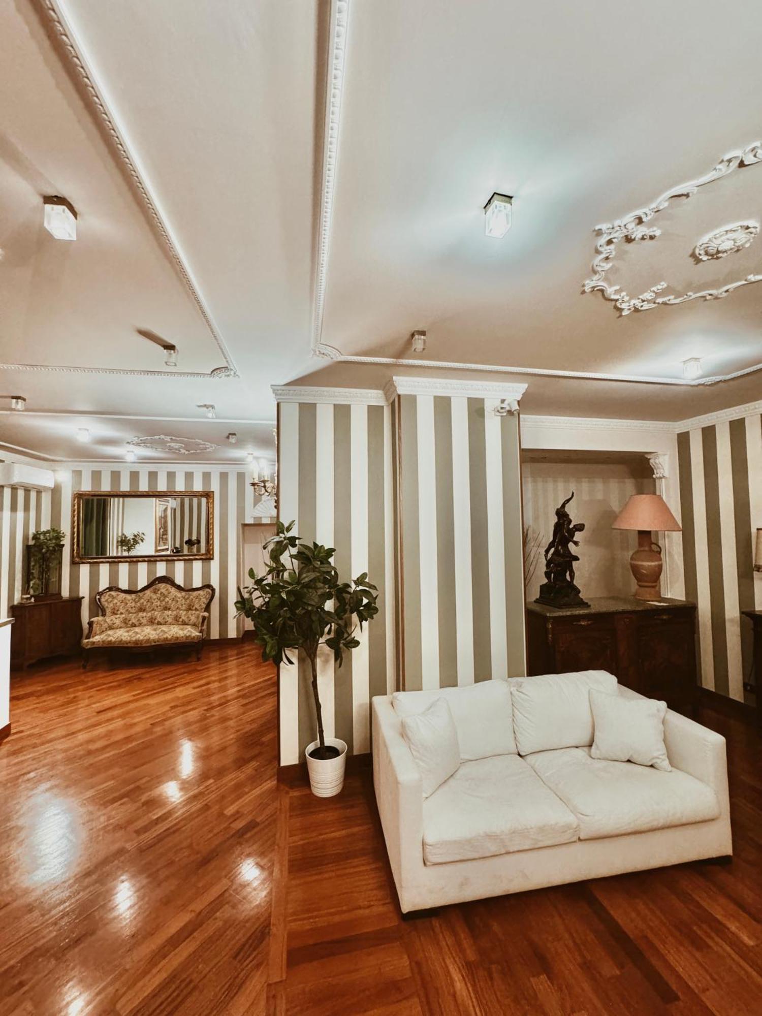 Residenza Tritone Luxury Guest House Trevi Fountain ローマ エクステリア 写真