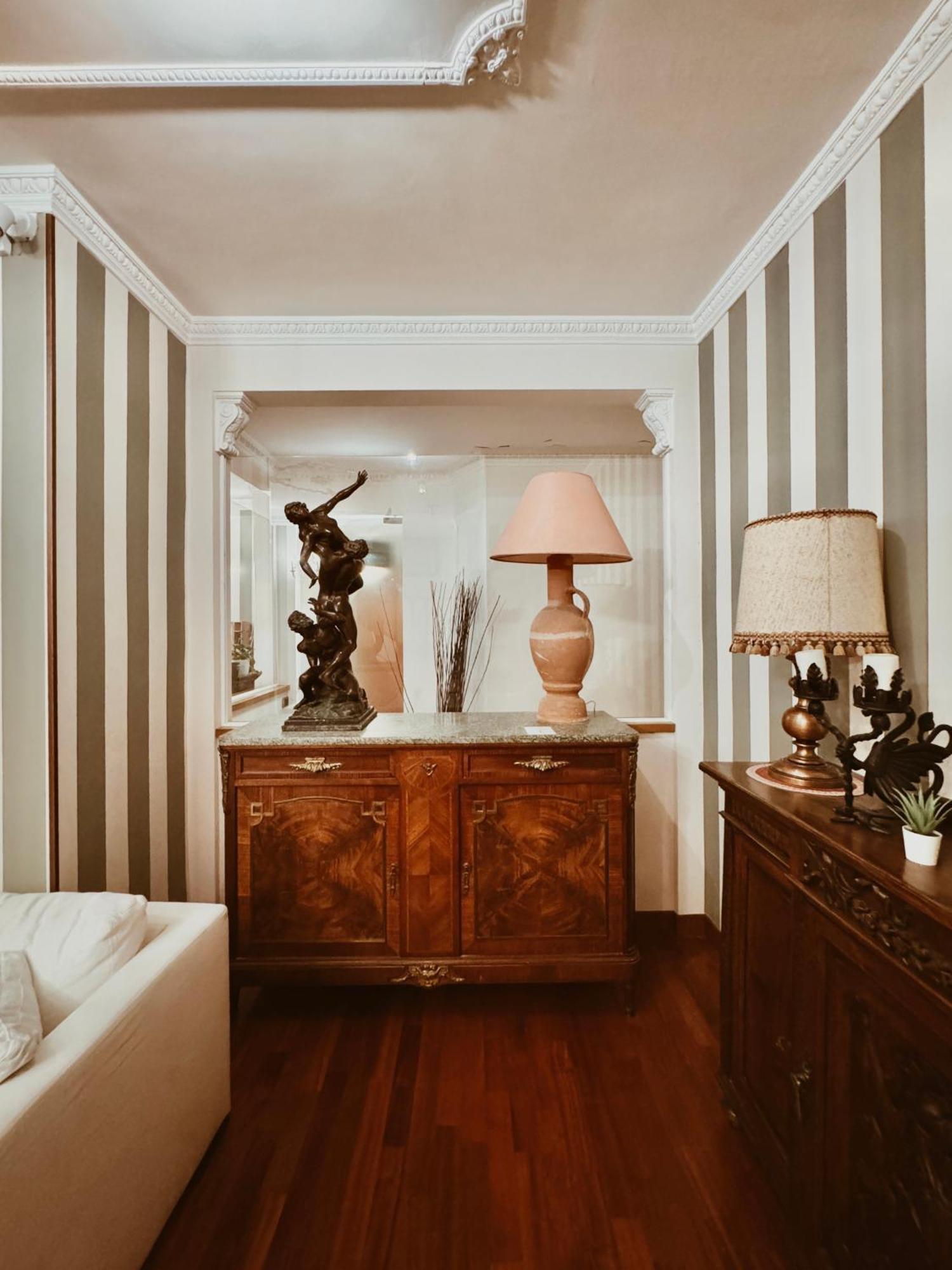 Residenza Tritone Luxury Guest House Trevi Fountain ローマ エクステリア 写真