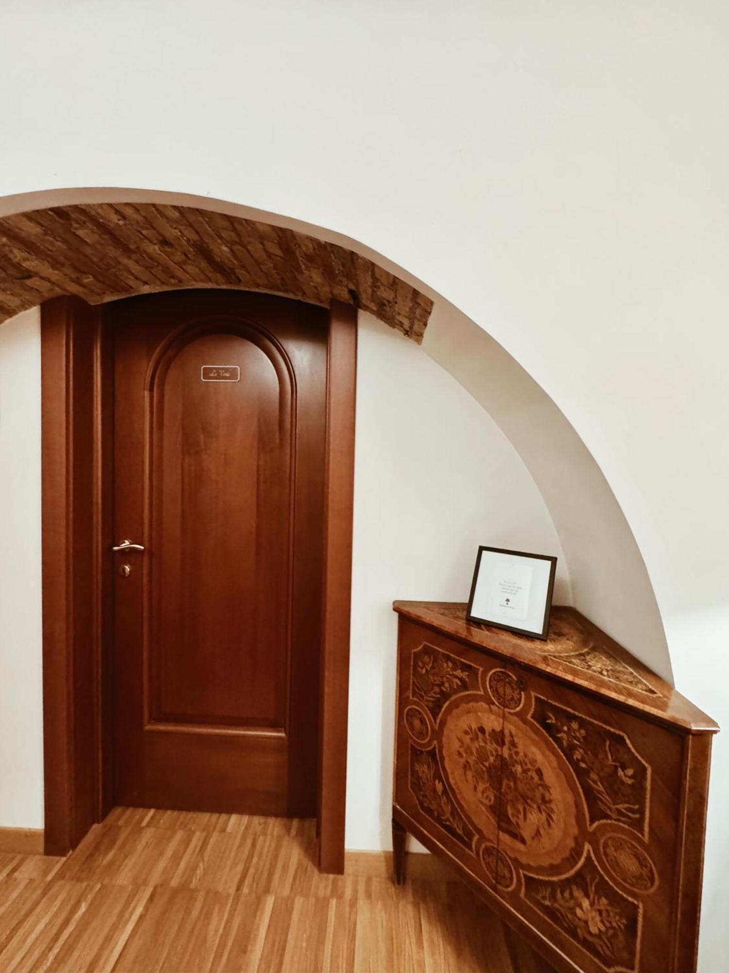 Residenza Tritone Luxury Guest House Trevi Fountain ローマ エクステリア 写真